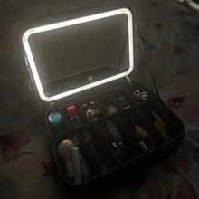 Lade das Bild in den Galerie-Viewer, LED Make Up Tasche gross
