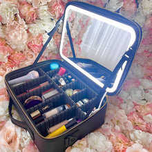 Lade das Bild in den Galerie-Viewer, LED Make Up Tasche gross
